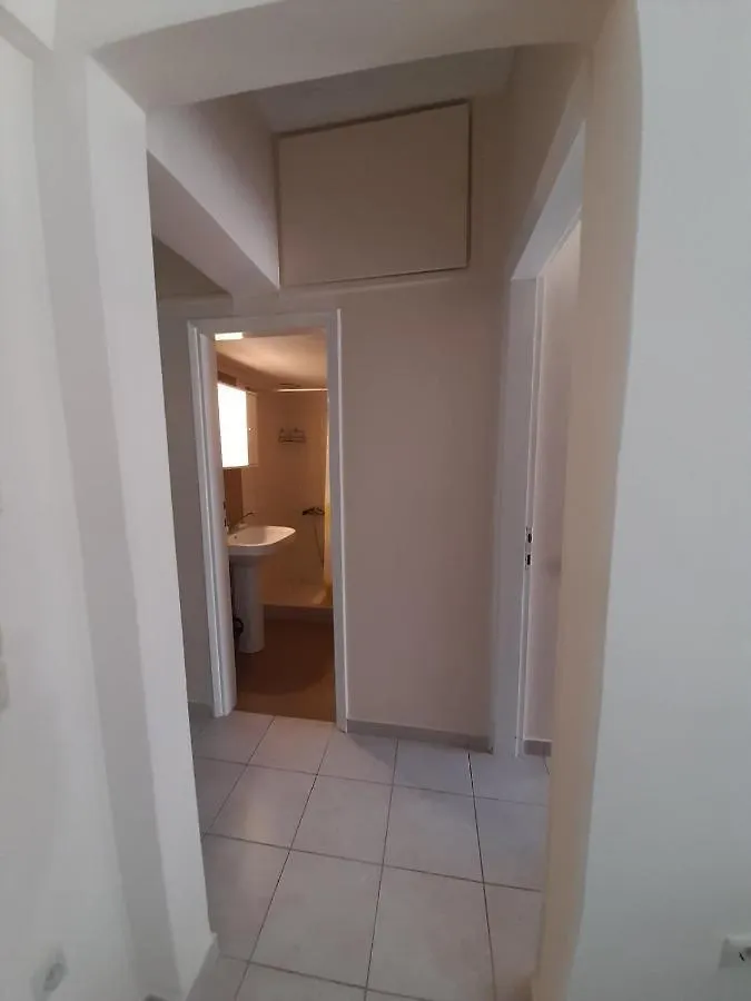 Savvas Apartment Nea Plagia